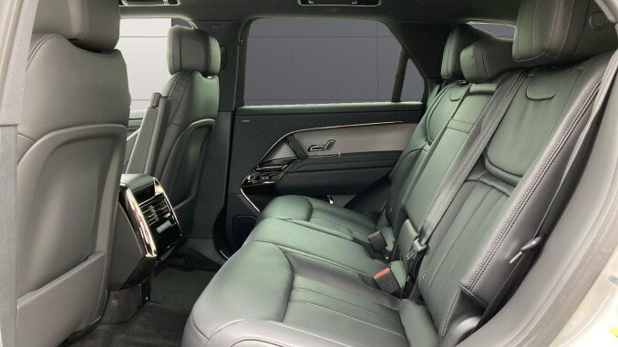 Land Rover Range Rover Sport 3.0 D300 Dynamic SE 5dr Auto Diesel Estate - Image 4
